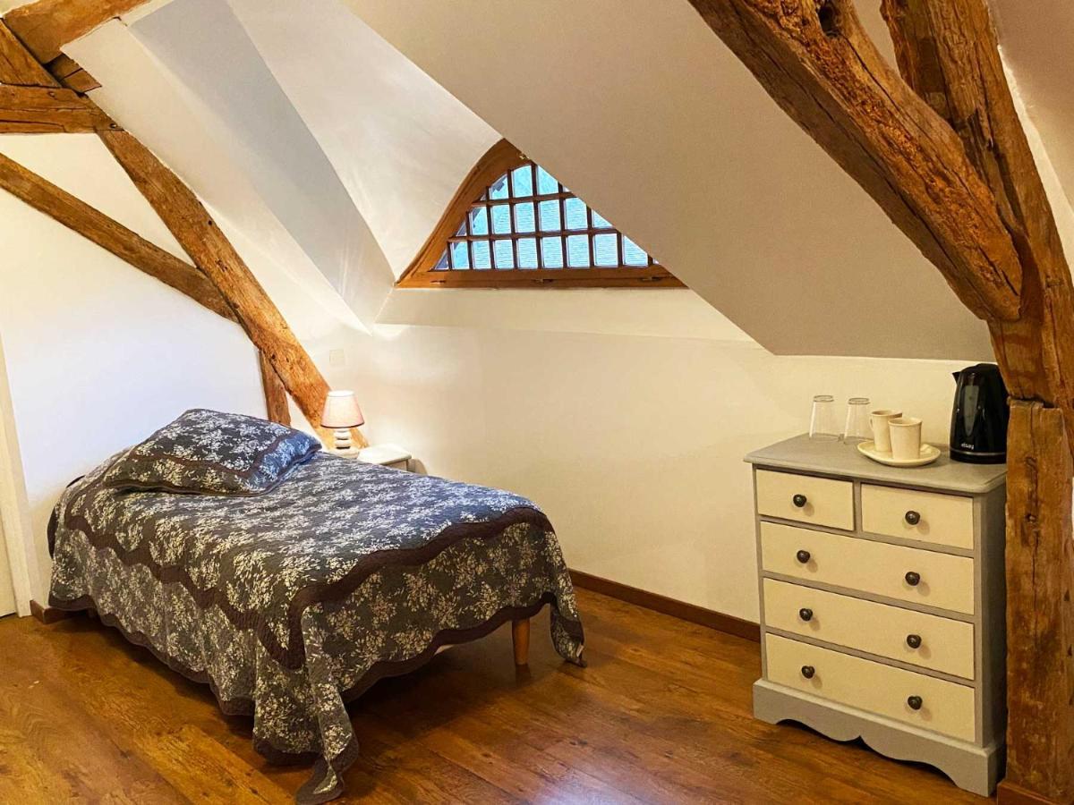Le Moulin De Pasnel Bed & Breakfast Monteaux Екстериор снимка