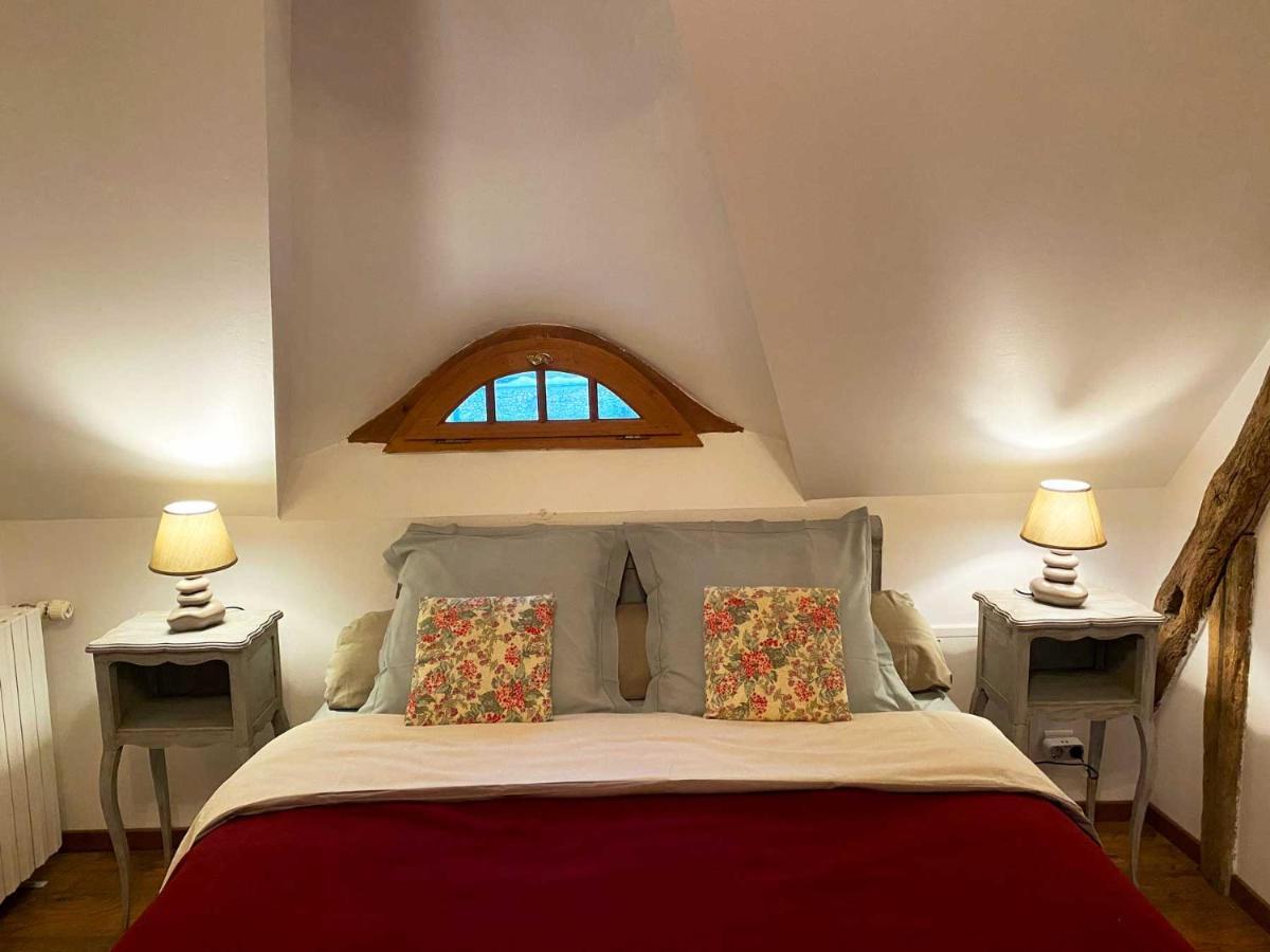 Le Moulin De Pasnel Bed & Breakfast Monteaux Екстериор снимка