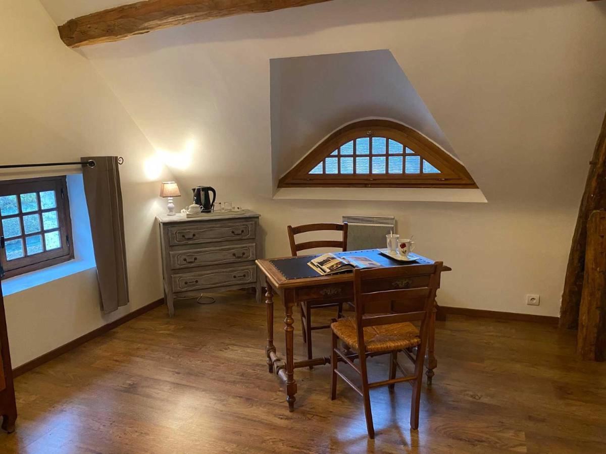 Le Moulin De Pasnel Bed & Breakfast Monteaux Екстериор снимка